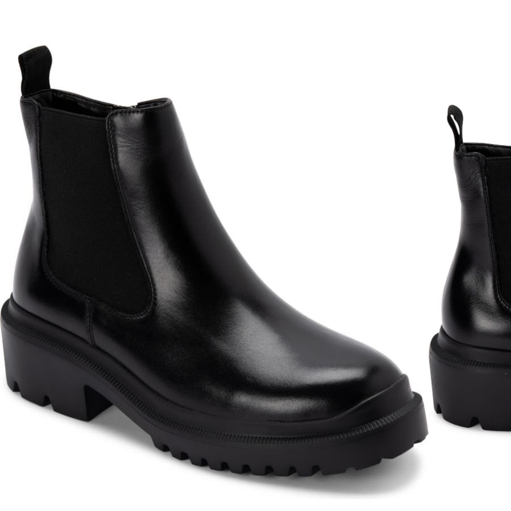 Blondo Cayla Waterproof Boot size 7.5 Black